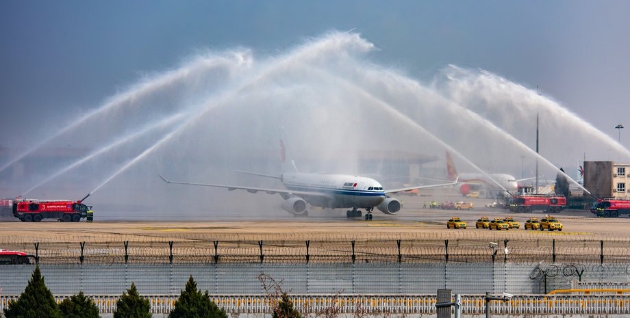 водяной салют самолет