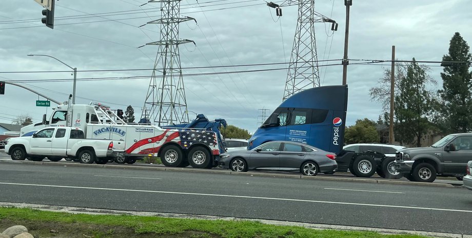 электромобиль тесла семи, новая Tesla Semi, электромобиль Tesla Semi, грузовик Tesla, электрокар Tesla Semi