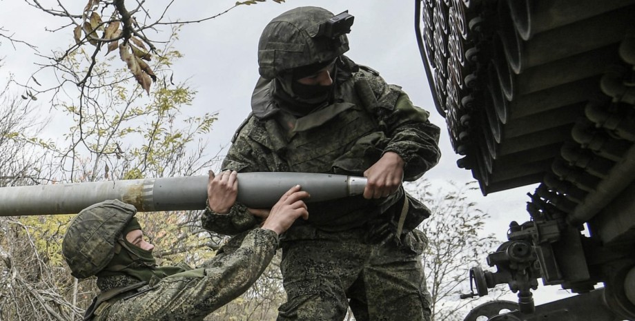 L'armée russe mène dans la région de la région de Zaporizhzhya en groupes de 10 ...