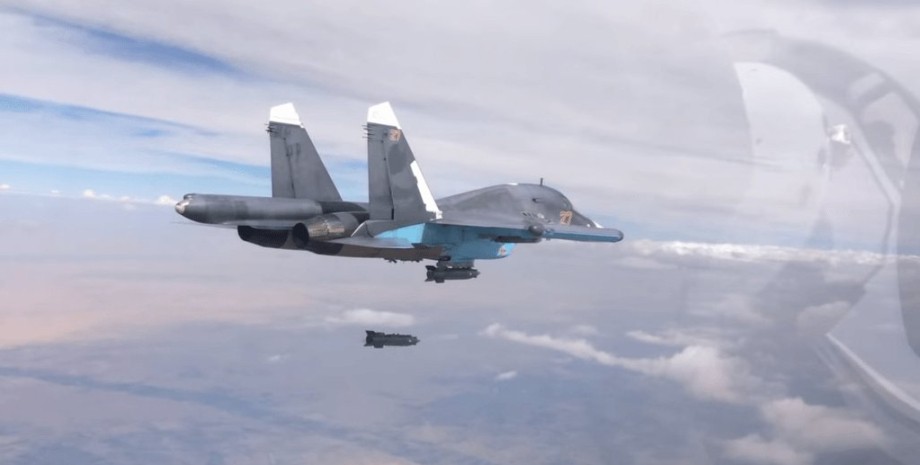 КАБ-500 Российский истребитель сбрасывает КАБ-500 в небе над Украиной