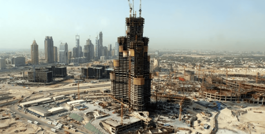 Башня Бурдж-Халифа высотой 828 метров официально стала самым высоким зданием на планете