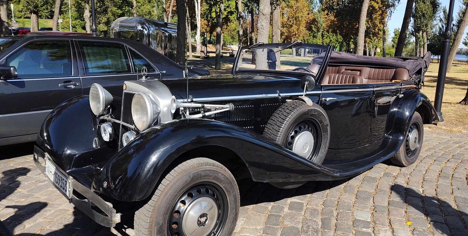 Mercedes 770K, ретро авто, старовинні авто, Porsche 911, Chevrolet Corvette