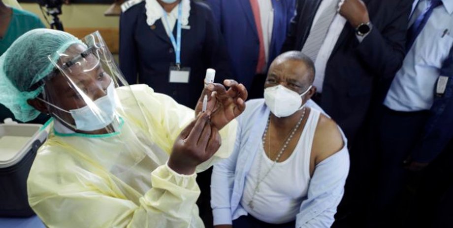 Константине Чивенга, Зимбабве, Вакцинация, Вакцина, Коронавирус, Китай, Россия