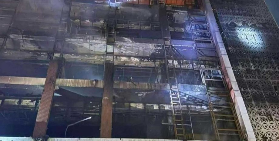 пожар в ираке в торговом центре