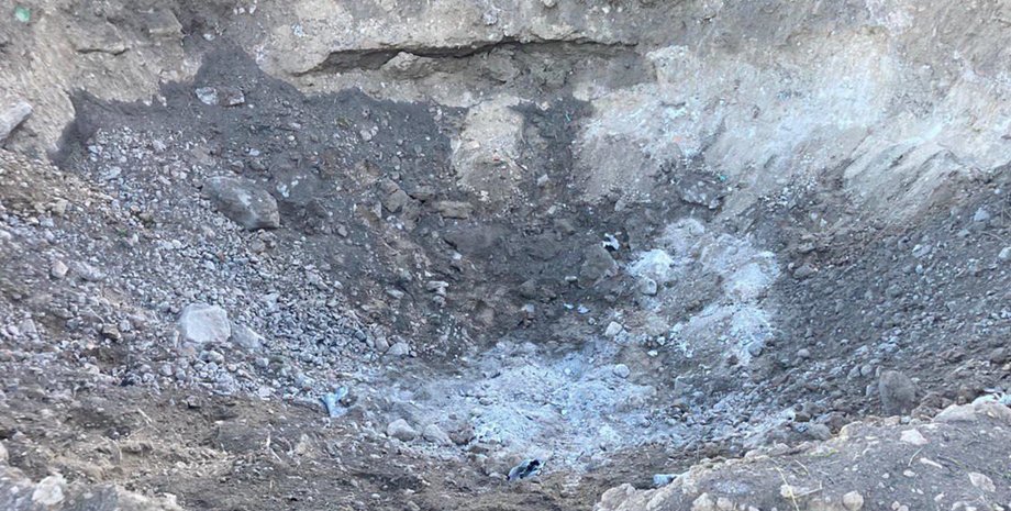 снаряд, бомба, авіабомба, вирва від снаряда