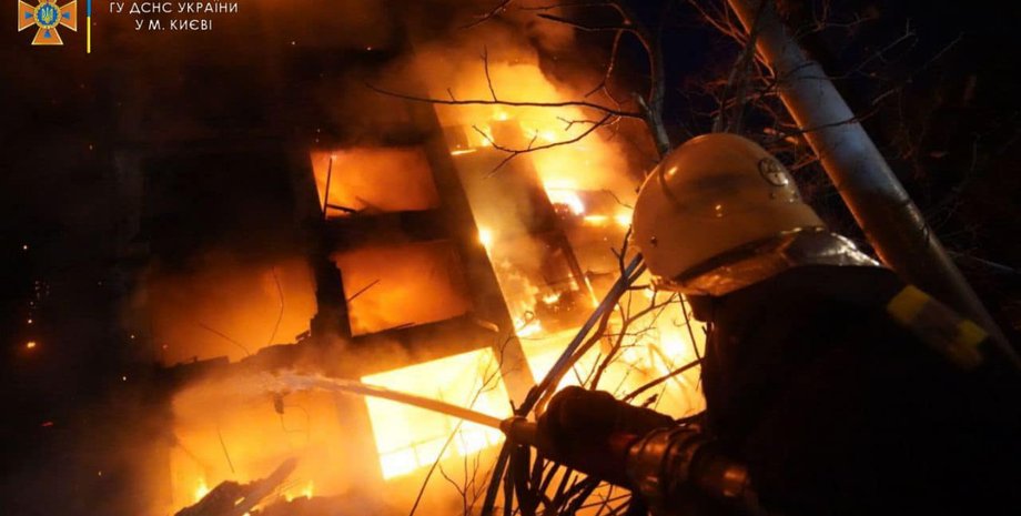 гсчс, спасатели, пожар, горит дом