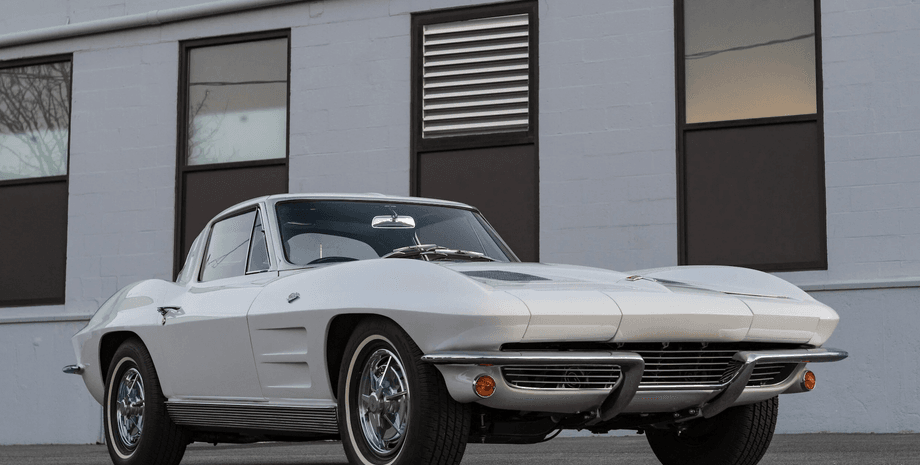 Класичний автомобіль 1963 Chevrolet Corvette був використаний шахраями для обману