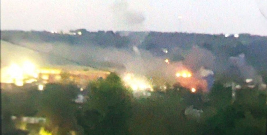 Дроны ВСУ атаковали АО БЗПП в Орловской области РФ, на котором начался пожар