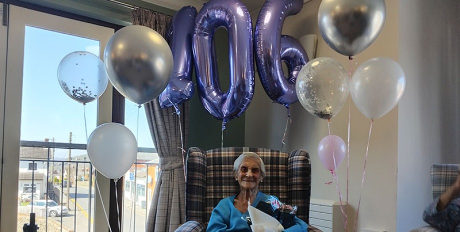 106-річна жінка 106-річна жінка, ювілей, день народження, секрет довголіття, жодних дієт, літня жінка, дожила до 100 років, як дожити до 100 років,