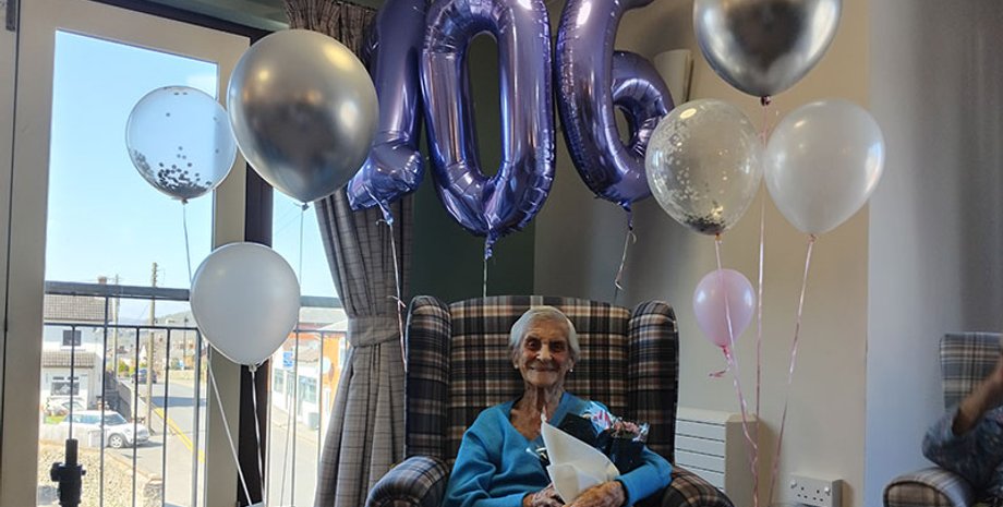 106-летняя женщина, юбилей, день рождения, секрет долголетия, никаких диет, пожилая женщина, дожила до 100 лет, как дожить до 100 лет,