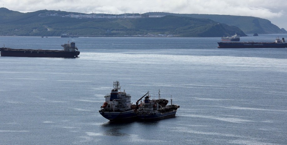 Танкер в море, иллюстративное фото Танкер, море, фото