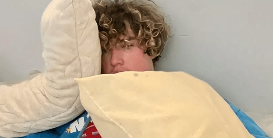 Блогер не спал 12 дней, мировой рекорд, 264 минуты без сна, блогер, ютубер, звезда соцсетей, опасно для здоровья, сон