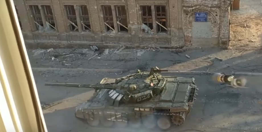 Мариуполь, обзор СМИ, Азовсталь, полк "Азов"