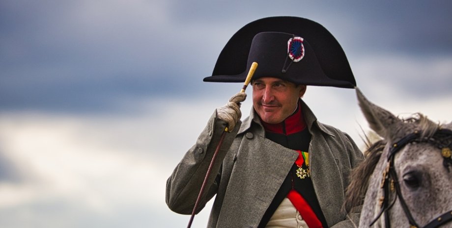 Капелюх Наполеона Бонапарта Капелюх Наполеона Бонапарта, аукціон у Парижі, аукціонний дім Osenat