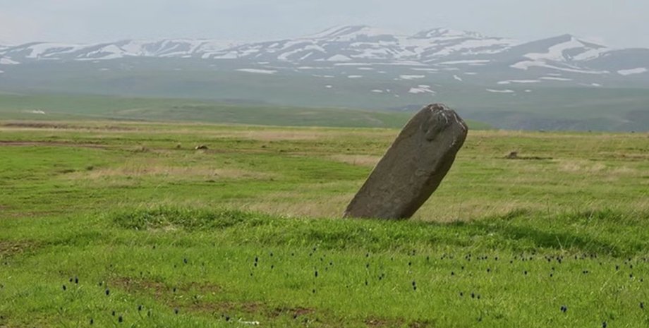 монумент, вишап, древний монумент, армения