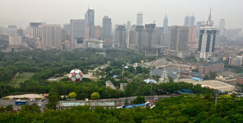Как и любой провинциальный город в Китае, Далянь стремится стать огромным мегаполисом
