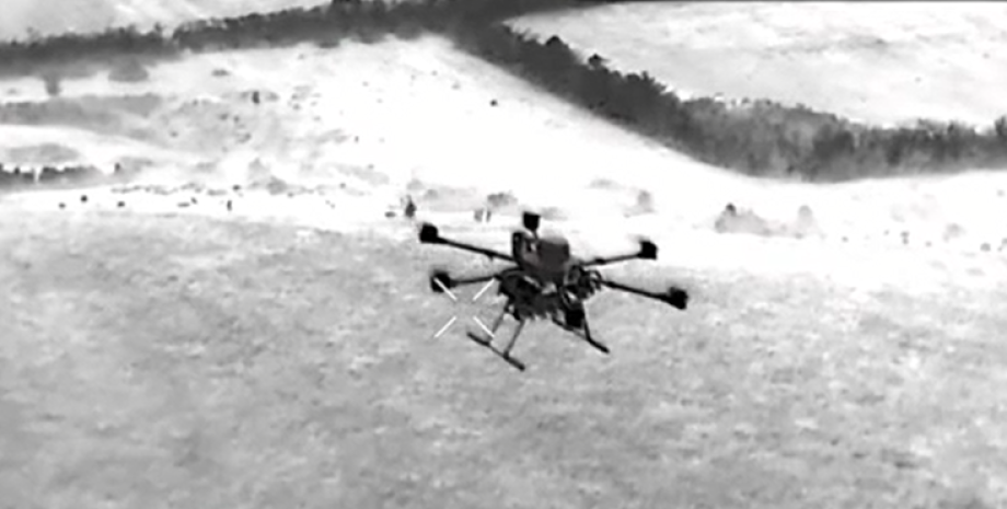 Los ocupantes están tratando de llorar drones yagic de Baba ucranianos con drone...