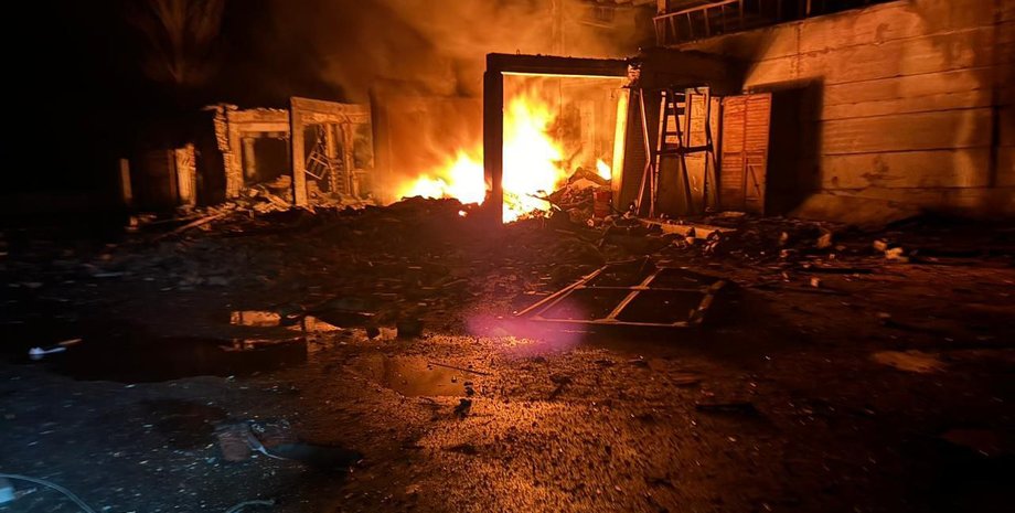 Пожар, Покровск, обстрел, Донецкая область, война в Украине, фото