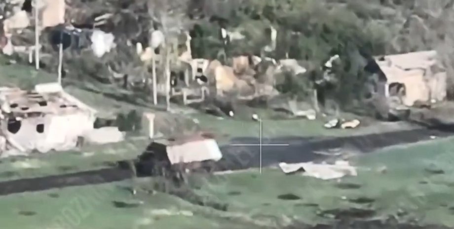 Танк-черепаха ЗС РФ, захист танків ЗС РФ, танки ЗС РФ FPV-дрони, як нищити танки РФ, протитанкова зброя