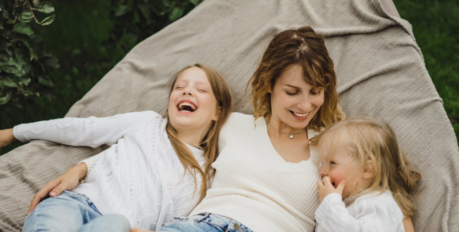 Имена ее дочерей родственники назвали "отвратительными" мать, имена, дочери, скандал, родственники.