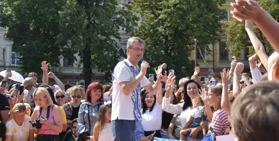 Караоке на майдані в Чернівцях