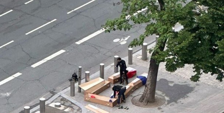 війна в україні, франція, французькі солдати, труни, прапор, росія, акція