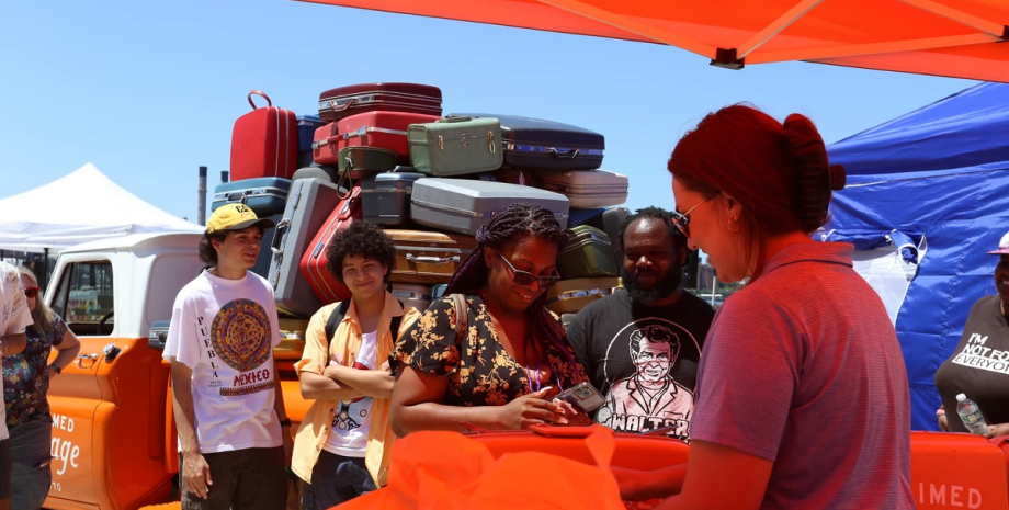 Аукционы потерянного багажа Аукционы потерянного багажа