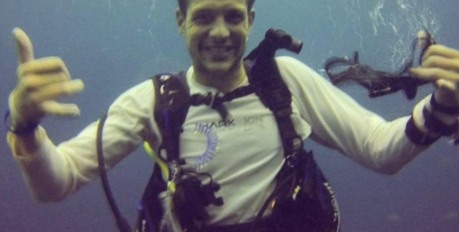 Акула атаковала пловца