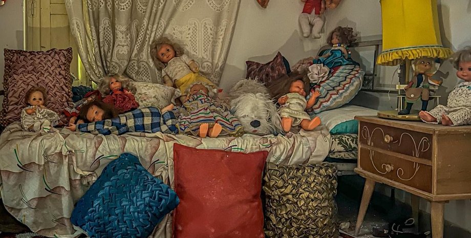 заброшенный дом, куклы, Испания