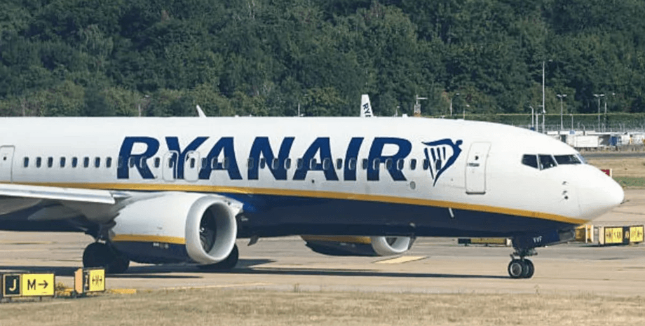 Самолет авиакомпании Ryanair, попавший в сильную турбулентность во время рейса из Бирмингема на Тенерифе