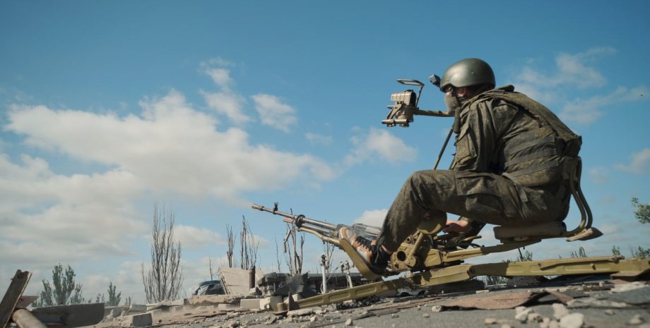 Солдат російської окупаційної армії зс рф, зброя, солдат,