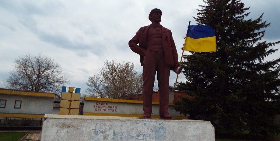 Памятник В.И.Ленину в Станице Луганской / Фото пресс-службы Луганской ОГА