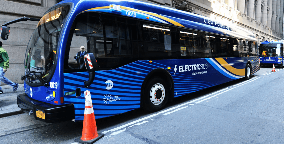 Автобус, общественный транспорт, перетащили автомобиль, автохам, неправильно припарковал авто, не мог развернуться, Герои, соцсети