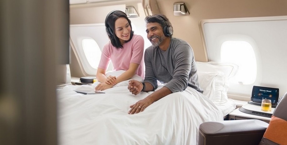 Места в первом классе Singapore airlines, пассажиры, эконом класс, забавные комментарии, кровать в самолете, дорогие места, сон в самолете, роскошь, премиум места
