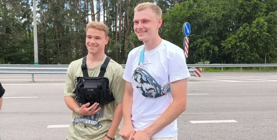 Según el Spyatoslav Tyshchenko de 16 años, su tía fue llevada a Rusia. Allí se b...