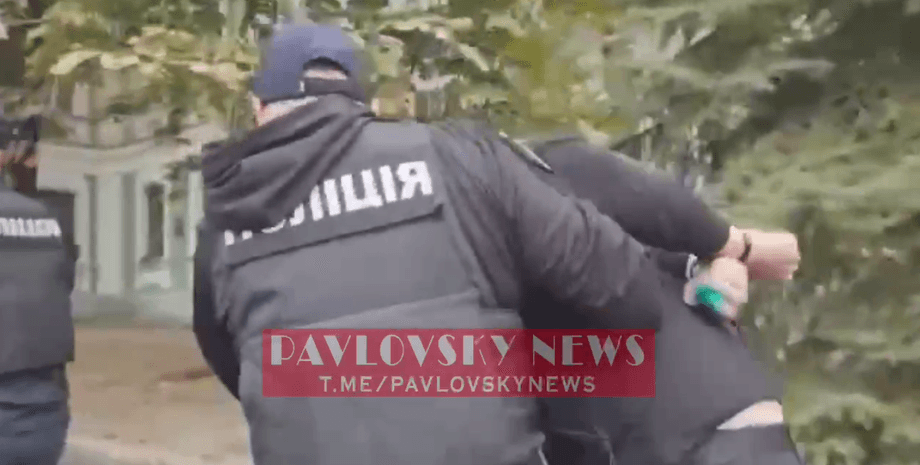 Порошенко облили зеленкой в центре Киева