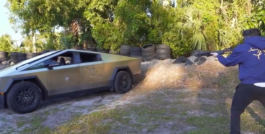 тесла обстріл, Tesla Cybertruck, пікап Tesla Cybertruck, електромобіль Tesla
