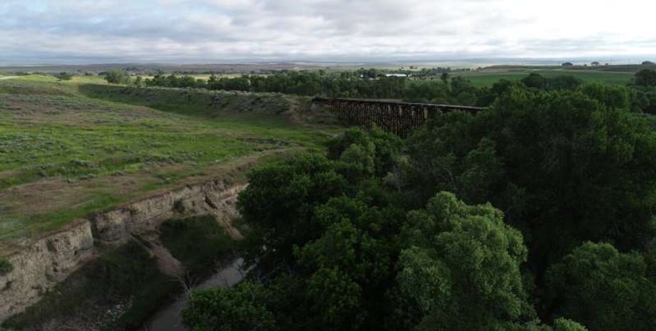 Намистина, Знахідка стародавньої кістяної намистини, Мамонтова стоянка Ла-Преле, Заяча кістка в археології, Доісторичне походження намистин, археологія