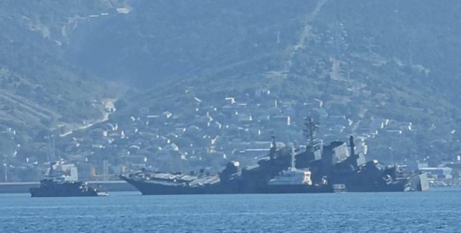 корабель, корабель РФ, атка на російьский корабель, атака біля Новоросійська