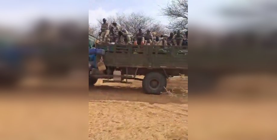 Бойовики залишають регіон у Малі Бійців хунти та росіян у Малі вигнали з військової бази