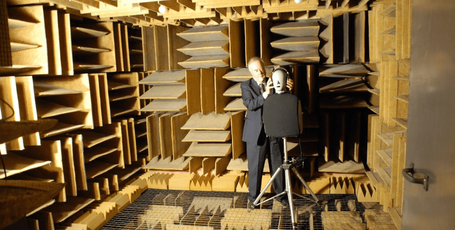 Найтихіша кімната, незвичайний експеримент, кімната без відлуння, безехова камера, поглинає весь звук, чути свою кров