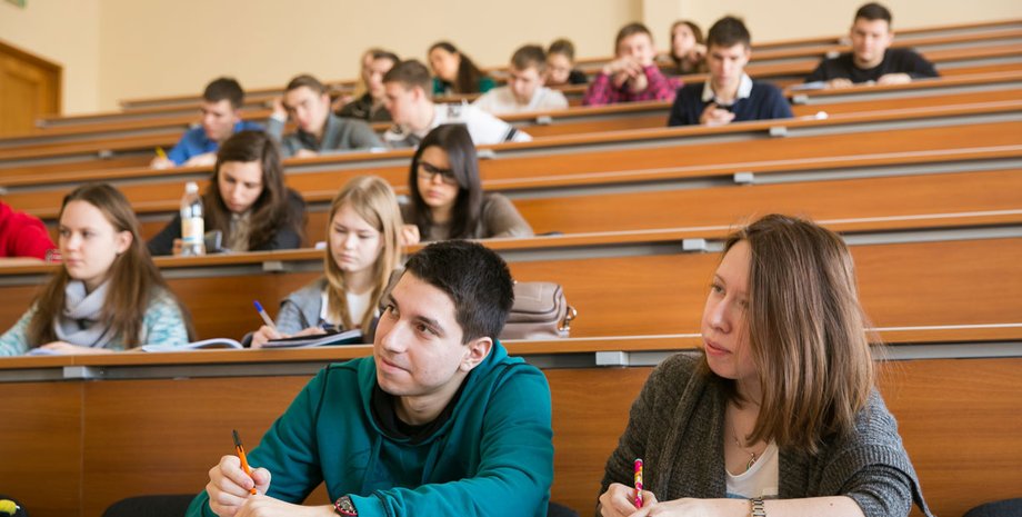 Студенти вчитимуться на бакалавраті 3 роки: в МОН анонсували нову модель освіти