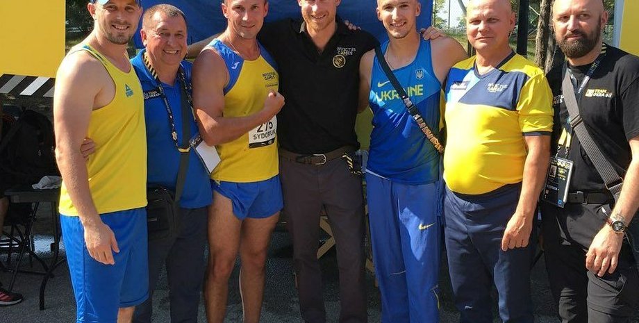Украинские спортсмены и принц Гарри / Фото: facebook.com/InvictusGamesTeamUkraine