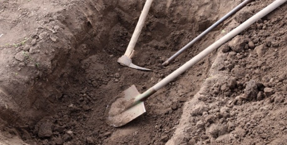 Могила, лопата, земля Похоронили заживо, крики из-под земли, преступления, убийство в Молдове, криминал, правоохранители, видео, курьезы, интересные новости