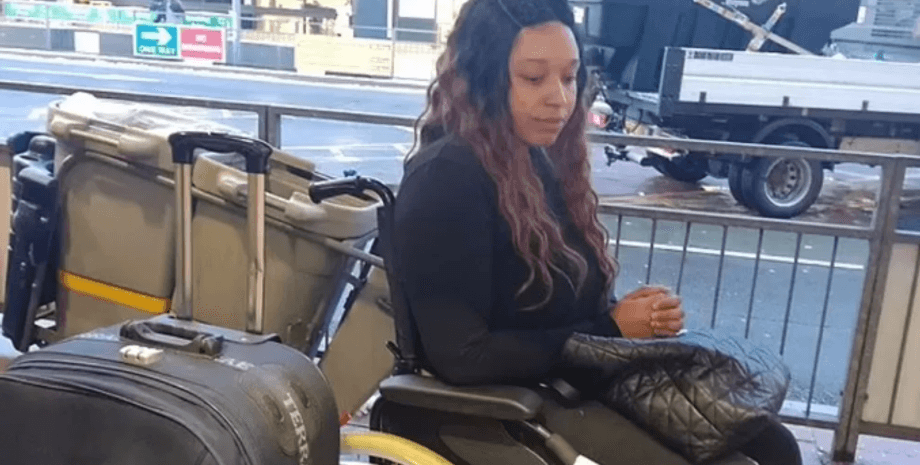 женщина в коляске