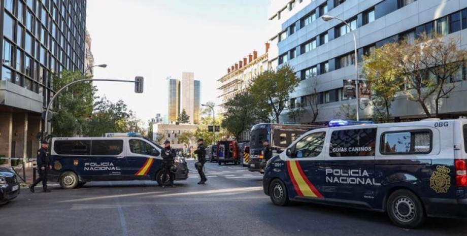 посольство испания полиция