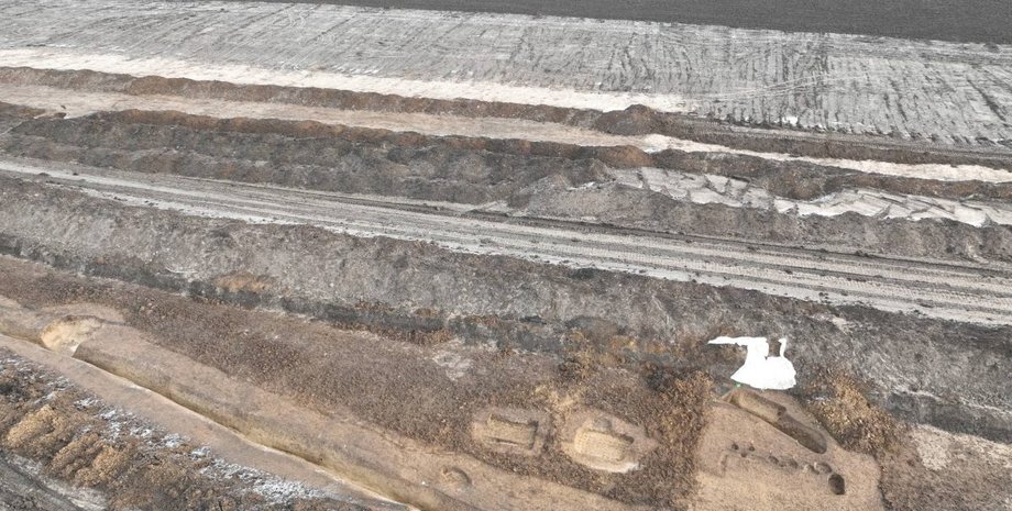 археологи, археология, курган, Чехия, находка, раскопки, захоронение, артефакты, длина, сооружение, могила, неолит