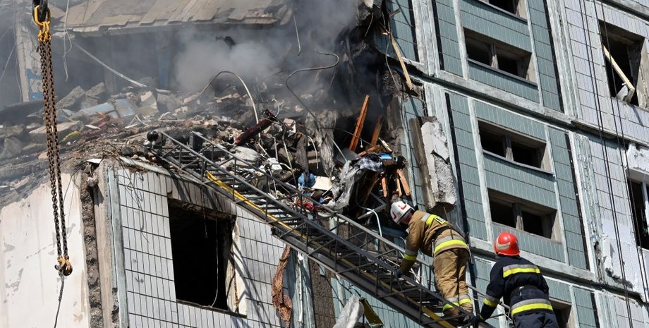 Умань, завали, удар, ЗС РФ, багатоповерхівка, обстріл