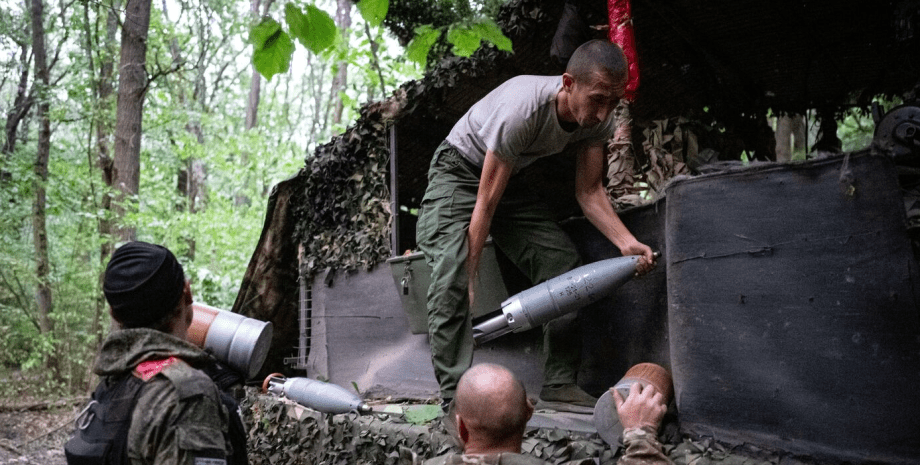 За словами аналітиків із Вашингтона, РФ виснажує обмежені радянські запаси, але ...