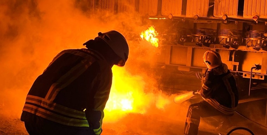 Пожар на энергетическом объекте, иллюстративное фото Пожар, ГСЧС, война, Украина, фото